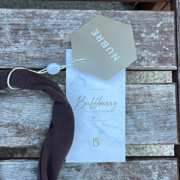 NWT - buffbunny - twist sport bra - size small - Picture 2 of 5